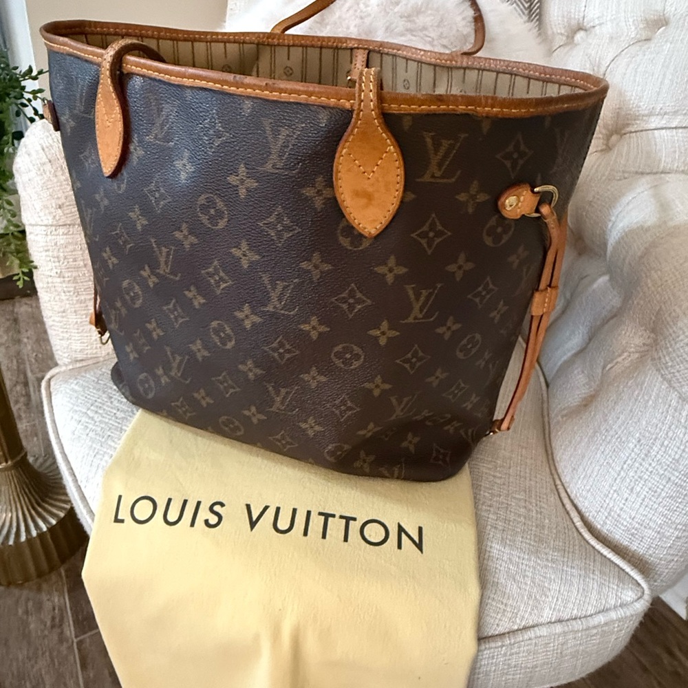 Louis Vuitton Classic Monogram Neverfull MM Tote - Picture 10 of 12
